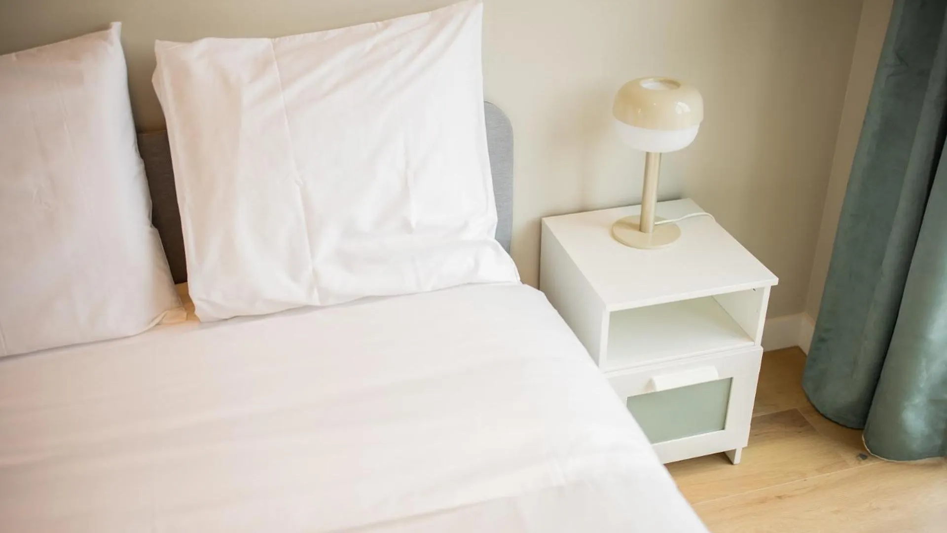 Ample 3 Bedroom Apartment Rotterdam
