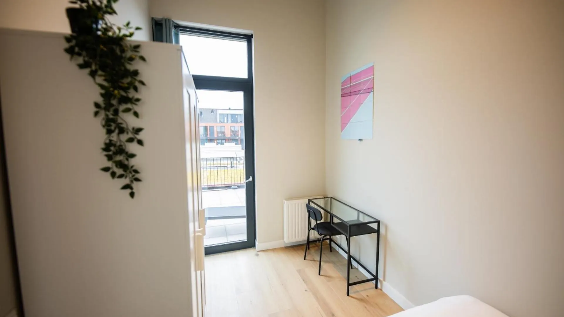 Ample 3 Bedroom Apartment Rotterdam