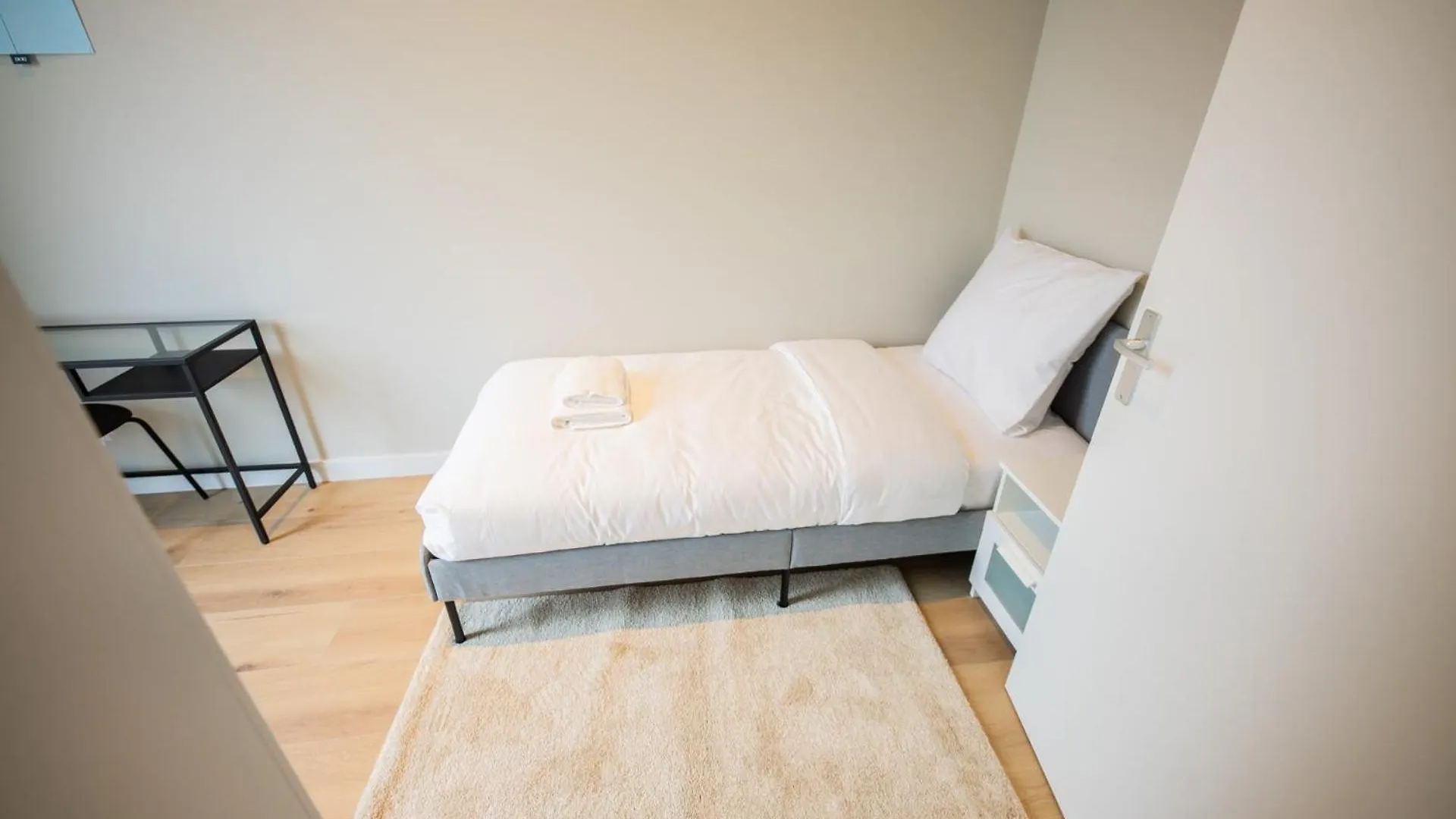 Ample 3 Bedroom Apartment Rotterdam Netherlands