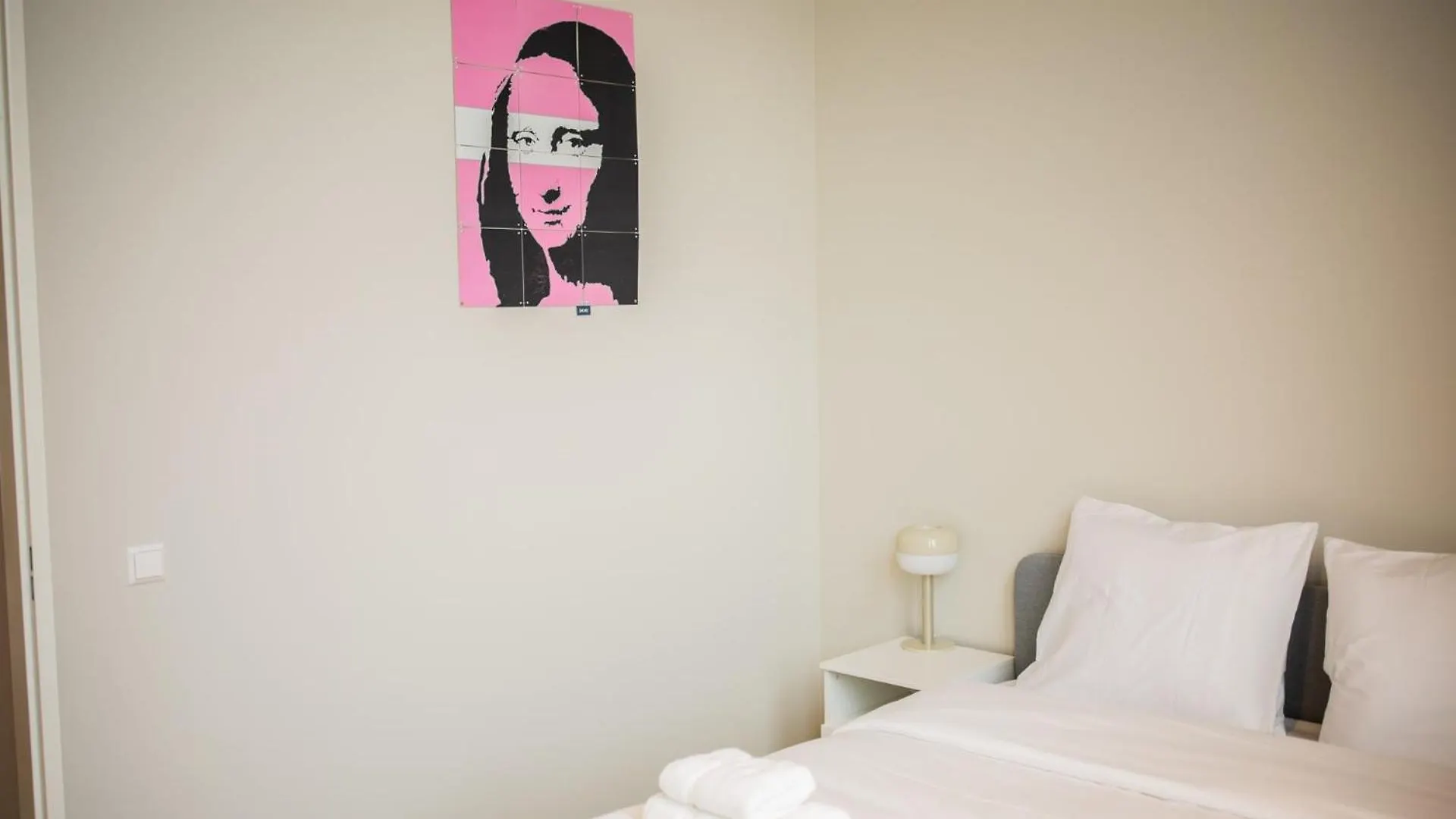 Ample 3 Bedroom Apartment Rotterdam