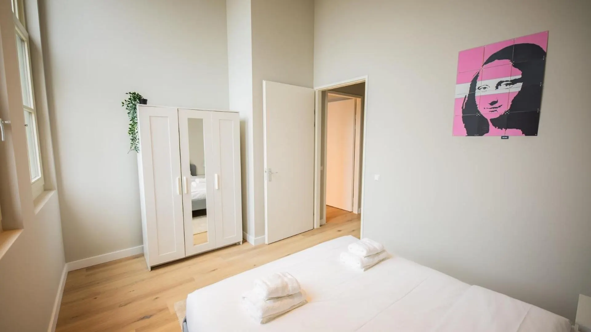 Ample 3 Bedroom Apartment Rotterdam