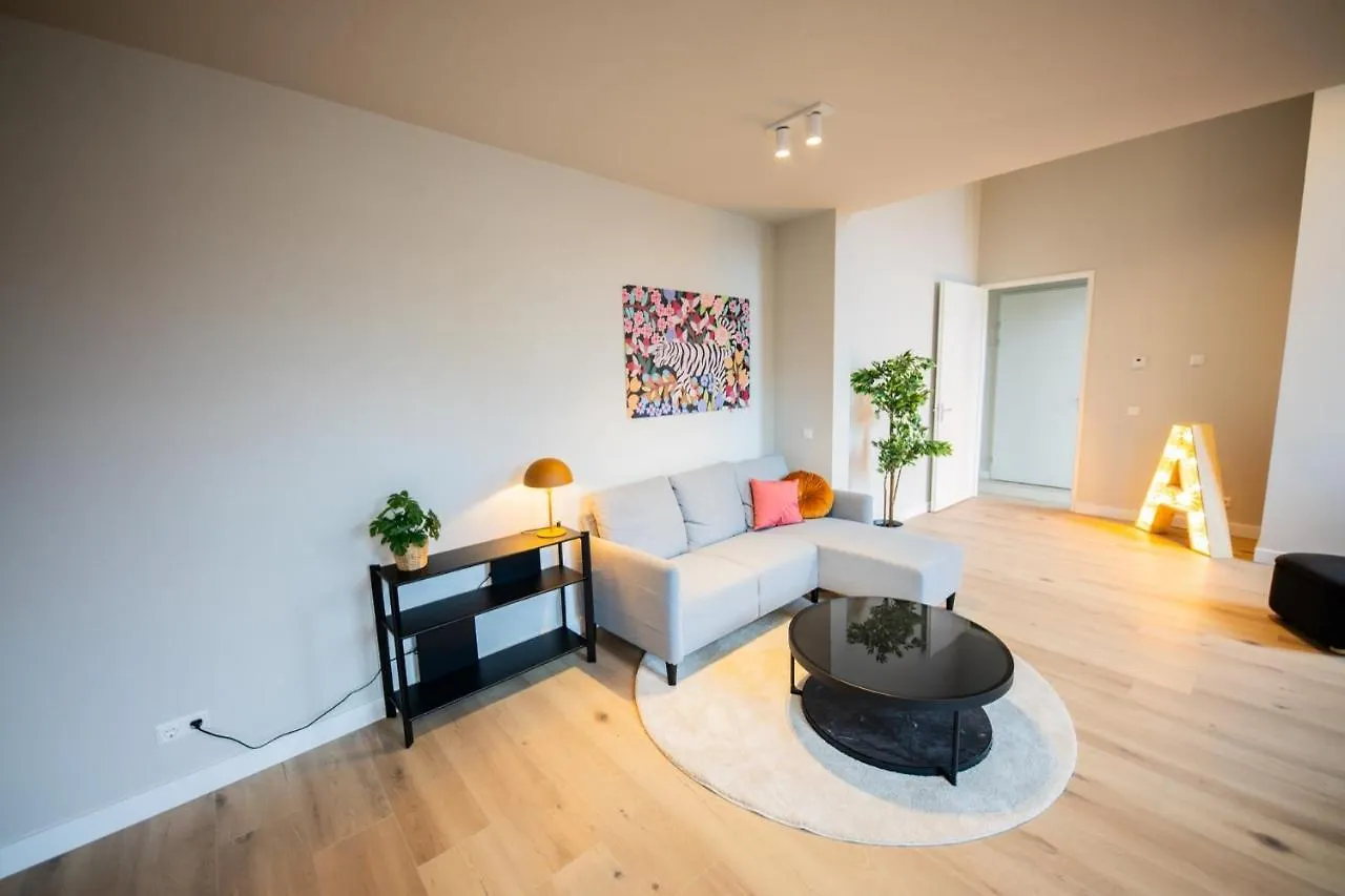 Ample 3 Bedroom Apartment Rotterdam